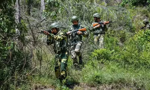 Manipur में ताजा हिंसा, इंफाल और कांगपोकपी में बदमाशों ने की गोलीबारी Manipur में ताजा हिंसा, इंफाल और कांगपोकपी में बदमाशों ने की गोलीबारी