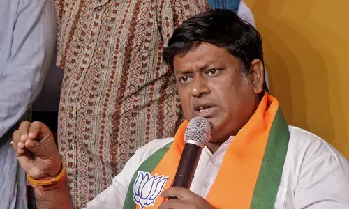 BJP leader : पश्चिम बंगाल सरकार राज्य में शरण लेने वाले जिहादी तत्वों के प्रति आंखें मूंद रही BJP leader : पश्चिम बंगाल सरकार राज्य में शरण लेने वाले जिहादी तत्वों के प्रति आंखें मूंद रही