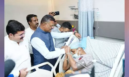 विनोद कांबली को मिली 30 लाख की सहायता: प्रताप सरनाईक ने दी जानकारी विनोद कांबली को मिली 30 लाख की सहायता: प्रताप सरनाईक ने दी जानकारी