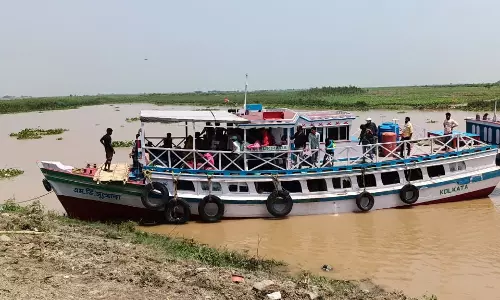 Sahibganj: जिला प्रशासन की देखरेख में गंगा में अंतर्राज्यीय फेरी सेवा शुरू Sahibganj: जिला प्रशासन की देखरेख में गंगा में अंतर्राज्यीय फेरी सेवा शुरू