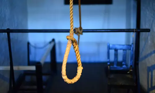 Bihar: प्रतियोगी परीक्षाओं की तैयारी कर रहे व्यक्ति ने पटना में आत्महत्या कर ली