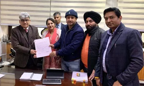 Jammu: फर्जी अदालती आदेश मामले में वकील गिरफ्तार Jammu: फर्जी अदालती आदेश मामले में वकील गिरफ्तार