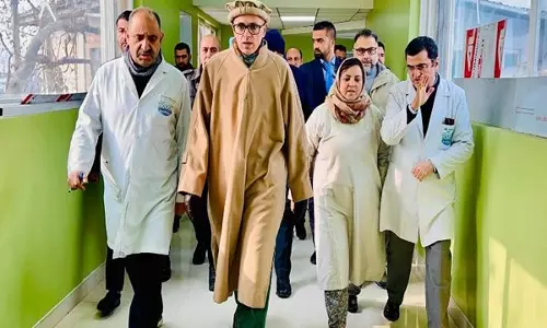 CM Omar Abdullah ने कश्मीर के स्वास्थ्य संस्थानों का औचक निरीक्षण किया
