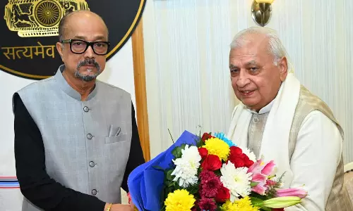 राज्यपाल डेका से आरिफ मोहम्मद खान ने की मुलाकात