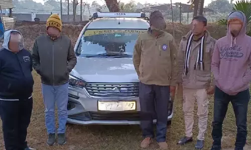 Meghalaya बीएसएफ ने पूर्वी खासी हिल्स में तीन बांग्लादेशी, दो भारतीय दलालों को पकड़ा Meghalaya बीएसएफ ने पूर्वी खासी हिल्स में तीन बांग्लादेशी, दो भारतीय दलालों को पकड़ा