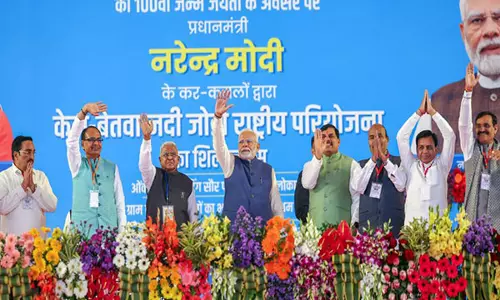 PM Modi ने एमपी के खजुराहो में केन-बेतवा नदी जोड़ो परियोजना की आधारशिला रखी