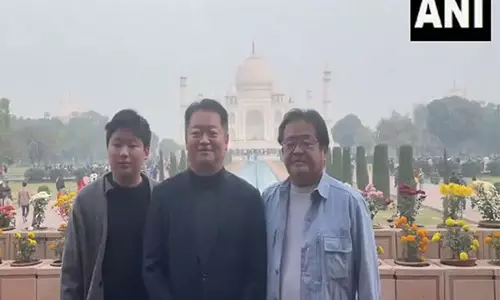 जापान के यामानाशी प्रान्त के राज्यपाल और प्रतिनिधियों ने Taj Mahal का दौरा किया