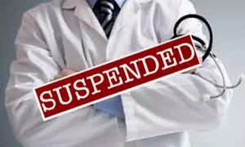 Jammu: एक और रहस्यमयी मौत के बाद 5 डॉक्टर निलंबित Jammu: एक और रहस्यमयी मौत के बाद 5 डॉक्टर निलंबित