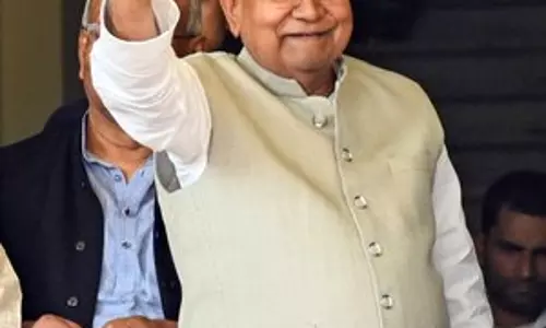 गिरिराज सिंह ने Nitish Kumar के लिए भारत रत्न की मांग की