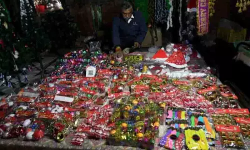 Chandigarh: दुकानें और स्टॉल क्रिसमस उत्सव में चार चांद लगाते