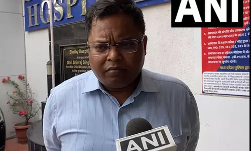 MP: इंदौर में अवैध बाड़ों को हटाने गई नगर निगम की टीम पर लोगों ने किया हमला, 3 कर्मचारी घायल MP: इंदौर में अवैध बाड़ों को हटाने गई नगर निगम की टीम पर लोगों ने किया हमला, 3 कर्मचारी घायल
