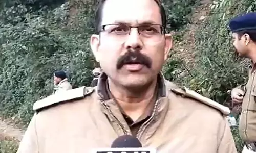 उत्तराखंड के Bhimtal में बस खाई में गिरने से 4 की मौत, 21 घायल उत्तराखंड के Bhimtal में बस खाई में गिरने से 4 की मौत, 21 घायल