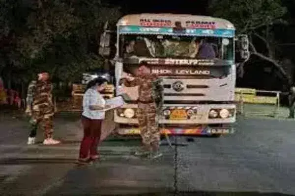 Bokaro:  सभी पेट्रोल पंप संचालक नो हेलमेट नो पेट्रोल का बोर्ड लगाएं- डीटीओ