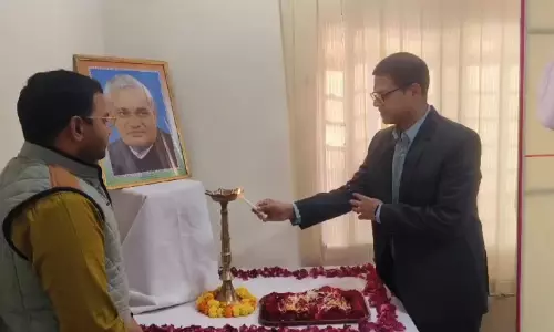 Dausa: सुशासन दिवस कार्यक्रम आयोजित सुशासन के सिद्धांतों को अपनाते हुए