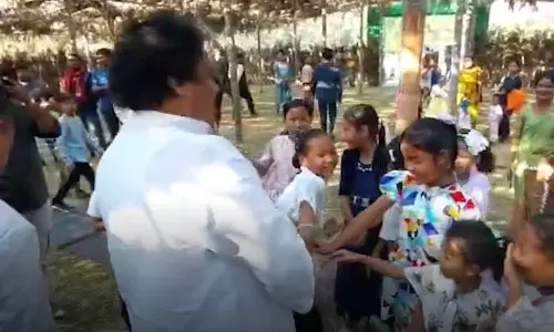 Assam: क्रिसमस पर दक्षिण कामरूप में विधायक रेकीबुद्दीन ने दिया शांति का संदेश Assam: क्रिसमस पर दक्षिण कामरूप में विधायक रेकीबुद्दीन ने दिया शांति का संदेश