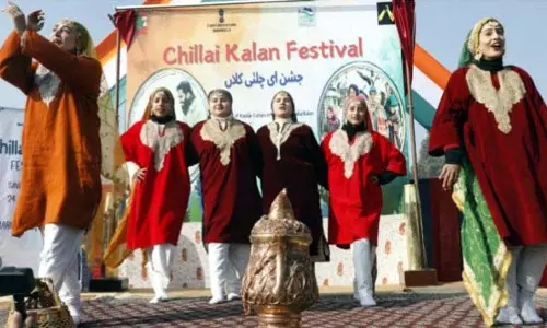 Gulmarg में मेगा चिल्लईकलां महोत्सव में कश्मीरी संस्कृति का जश्न मनाया गया