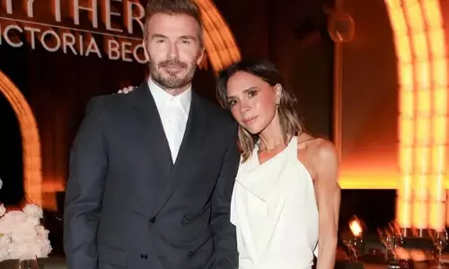 Victoria Beckham ने कहा कि वह क्रिसमस के जश्न के दौरान खाना नहीं बनातीं Victoria Beckham ने कहा कि वह क्रिसमस के जश्न के दौरान खाना नहीं बनातीं