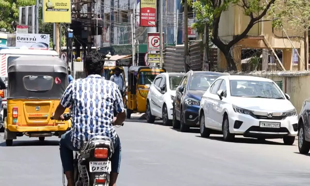 Tamil Nadu: अवैध पार्किंग से त्रिची में यातायात अव्यवस्था और बिगड़ी