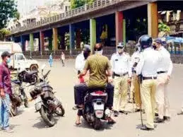 Malad में मोटर चालक ने पुलिसकर्मी पर हमला किया