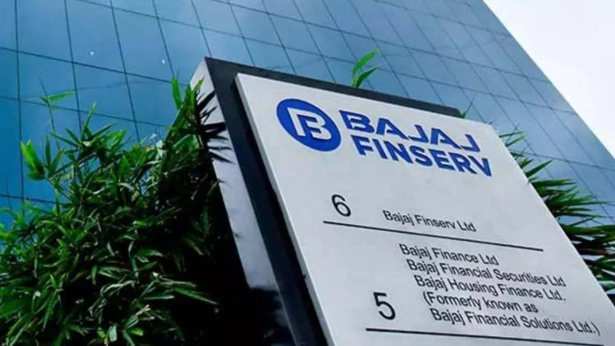 Bajaj Finance शेयर की कीमत में 0.56% ऊपर Bajaj Finance शेयर की कीमत में 0.56% ऊपर