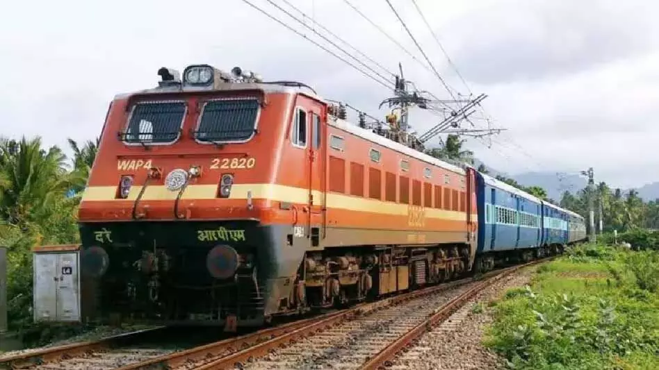 Assam :  IRCTC में गड़बड़ी से ई-टिकटिंग सेवा बाधित, हजारों यात्री फंसे