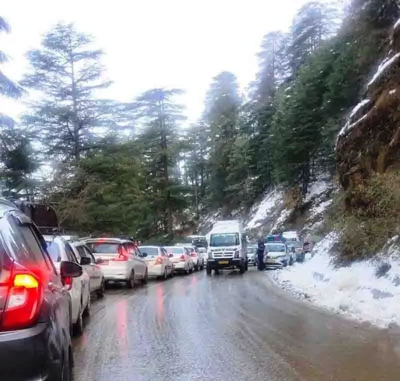 Himachal: 134 सड़कें यातायात के लिए बंद