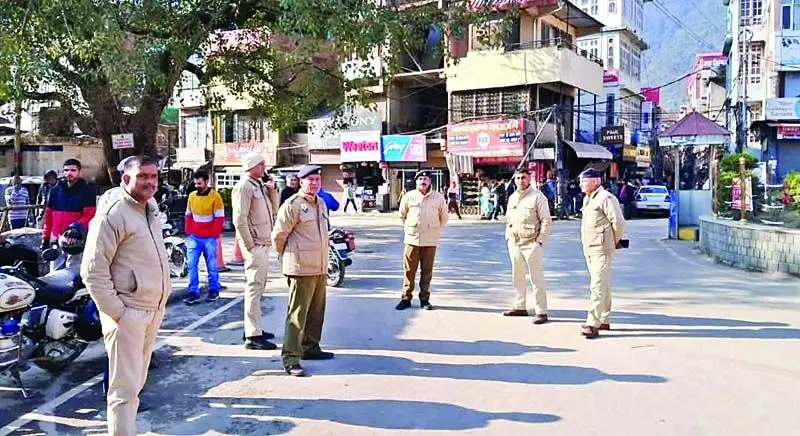 पंडोह और सुंदरनगर में नाके, बढ़ाई पुलिस जवानों की संख्या, अलर्ट पर थाना प्रभारी