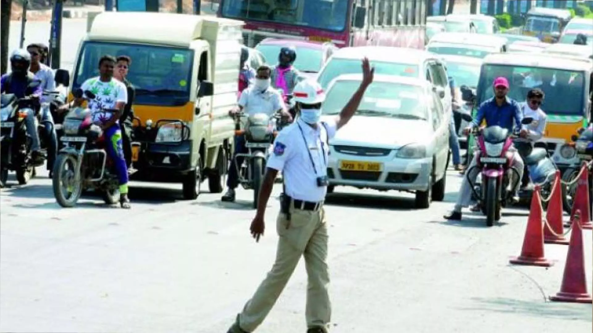 Hyderabad ट्रैफिक पुलिस ने लंबित ई-चालान पर छूट की झूठी जानकारी को खारिज किया