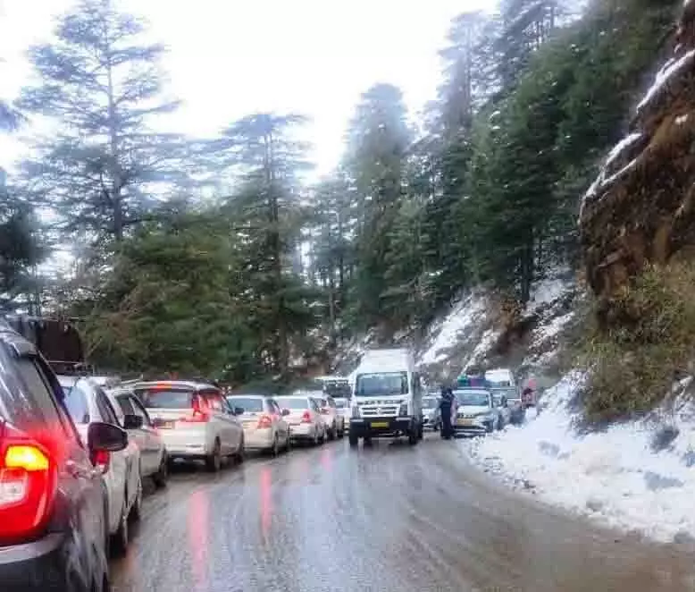 Himachal: 157 सड़कें अवरुद्ध, कल शाम से बर्फबारी की संभावना