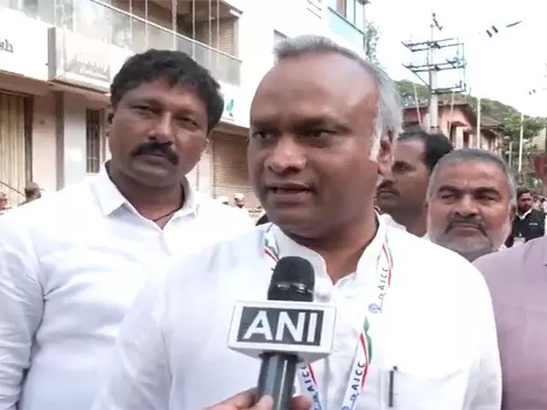 Priyank Kharge ने विकृत मानचित्र विवाद पर अमित मालवीय की आलोचना की