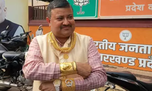 मोटिया मजदूर से कंपनी मालिक बना यह शख्स, अब ‘गोल्ड मैन’ के रूप में मशहूर मोटिया मजदूर से कंपनी मालिक बना यह शख्स, अब ‘गोल्ड मैन’ के रूप में मशहूर
