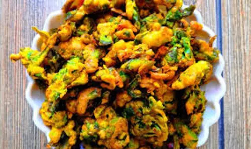 Recipe: हलवाई की तरह स्वादिष्ट-कुरकुरे पालक के पकौड़े