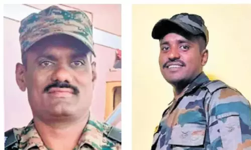 Karnataka: जम्मू-कश्मीर में सड़क दुर्घटना में कर्नाटक के तीन सैनिकों सहित पांच की मौत Karnataka: जम्मू-कश्मीर में सड़क दुर्घटना में कर्नाटक के तीन सैनिकों सहित पांच की मौत