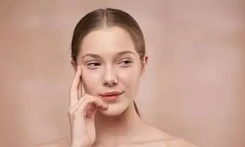 Skin Care: घर पर इन चीजों से करें हाइड्रा फेशियल, मिलेगी साफ और निखरी त्वचा Skin Care: घर पर इन चीजों से करें हाइड्रा फेशियल, मिलेगी साफ और निखरी त्वचा
