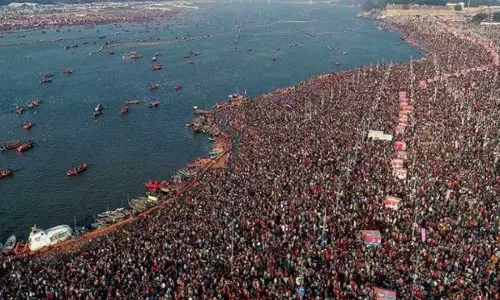 Maha Kumbh: नए साल के जश्न से पहले मंदिरों और प्रमुख स्थानों पर सुरक्षा बढ़ाई गई