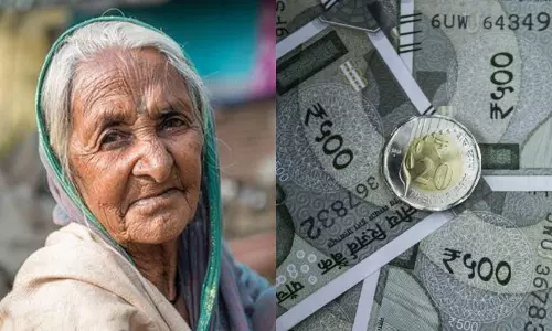 Moradabad: विधवा पेंशन बांटे जाने में अनियमितता का मामला सामने आया Moradabad: विधवा पेंशन बांटे जाने में अनियमितता का मामला सामने आया