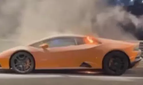 Lamborghini में आग लग गई