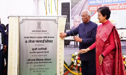 Delhi CM ने यातायात की भीड़ को कम करने के लिए फ्लाईओवर का उद्घाटन किया