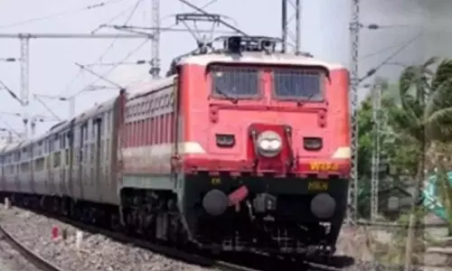 Andhra: महाकुंभ मेले के लिए विशेष रेलगाड़ियां Andhra: महाकुंभ मेले के लिए विशेष रेलगाड़ियां