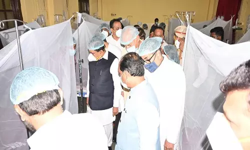 Hubli में आग लगने से अयप्पा भक्त की मौत, 7 अन्य का अभी भी इलाज चल रहा है Hubli में आग लगने से अयप्पा भक्त की मौत, 7 अन्य का अभी भी इलाज चल रहा है