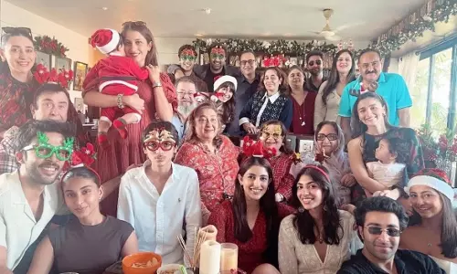 Kapoor परिवार की तीन पीढ़ियाँ क्रिसमस डिनर पर अपना जादू दिखाती