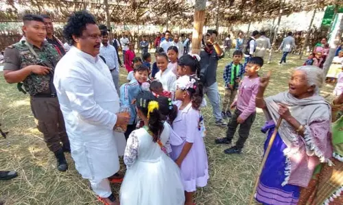 Assam : चायगांव विधायक रेकीबुद्दीन अहमद ने क्रिसमस के अवसर पर ईसाई गांवों का दौरा किया