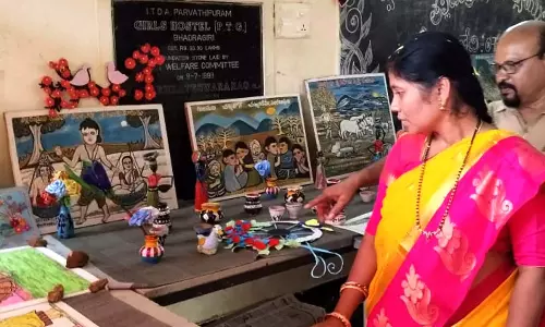 Bhadragiri स्कूल ने आदिवासी छात्रों की कलात्मक प्रतिभा को प्रदर्शित किया Bhadragiri स्कूल ने आदिवासी छात्रों की कलात्मक प्रतिभा को प्रदर्शित किया