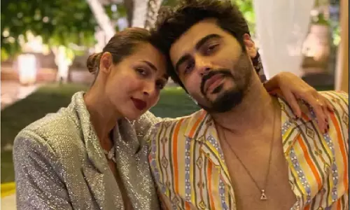 अर्जुन कपूर के मैं सिंगल हूं कहने पर मलायका अरोड़ा का रिएक्शन अर्जुन कपूर के मैं सिंगल हूं कहने पर मलायका अरोड़ा का रिएक्शन