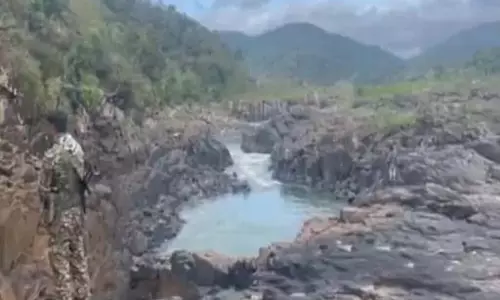 जल प्रपात में किशोर की मौत, पिकनिक मनाने पहुंचा था दोस्तों के साथ जल प्रपात में किशोर की मौत, पिकनिक मनाने पहुंचा था दोस्तों के साथ