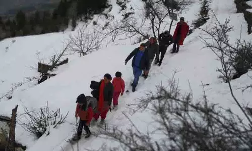 Sirmaur के ट्रांस-गिरी क्षेत्र में बर्फबारी से जनजीवन प्रभावित