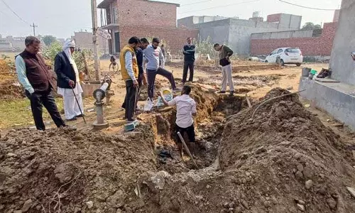 Haryana : शांति नगर के निवासियों ने अवैध पाइपलाइन कनेक्शन बिछाने का विरोध Haryana : शांति नगर के निवासियों ने अवैध पाइपलाइन कनेक्शन बिछाने का विरोध