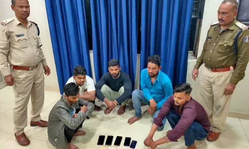 रायपुर में होंडा शोरूम के पीछे 5 जुआरी गिरफ्तार