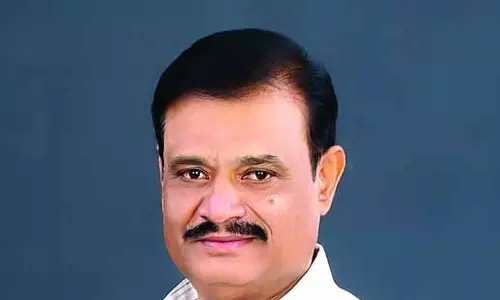 Bengaluru में विधायक मुनिरत्ना पर अंडे फ़ेंकने वाले तीन आरोपी हिरासत में Bengaluru में विधायक मुनिरत्ना पर अंडे फ़ेंकने वाले तीन आरोपी हिरासत में