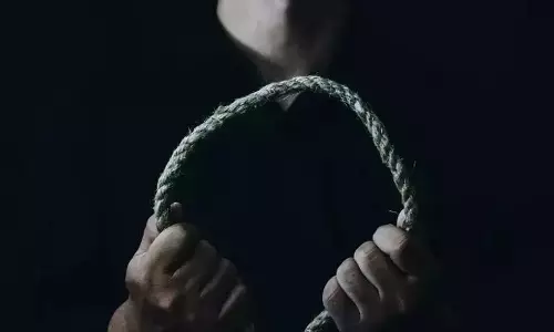 दंपत्ति ने खत्म की जिंदगी...बेटा ट्रांसजेंडर से करना चाहता था शादी